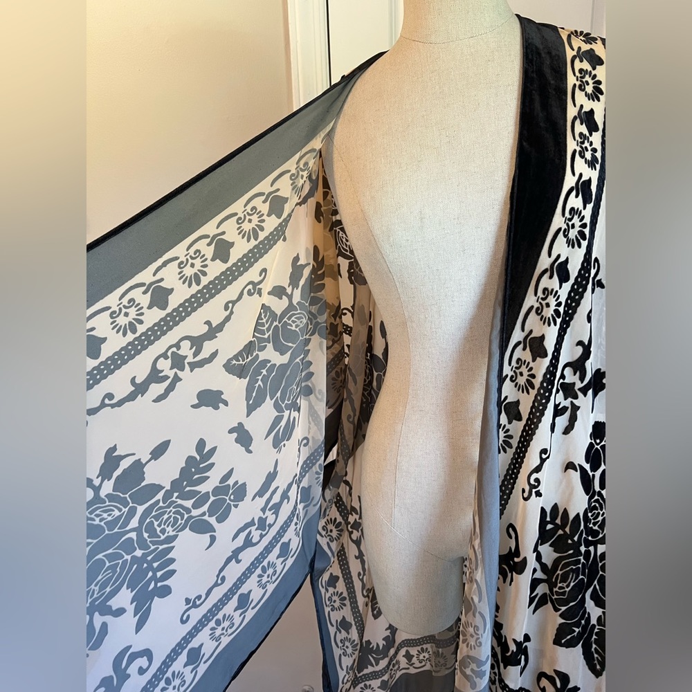 Free People Black and Beige Velvet Burnout Kimono - Picture 7 of 9